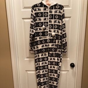 Fuzzy black/white Nordic Onesie women’s Small pajamas NWOT